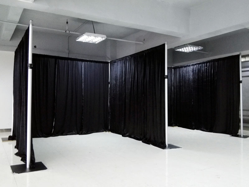 10′ x 10′ x 8′ High Privacy Booth